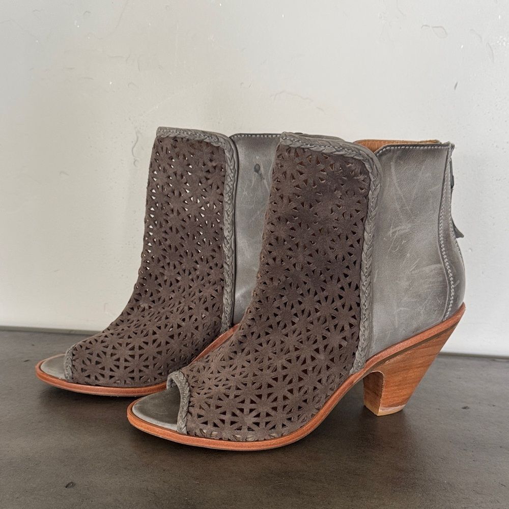 Trask PETRA Gray Suede Leather Ankle Booties Peep-Toe Boho Block Heel Size 9 New
